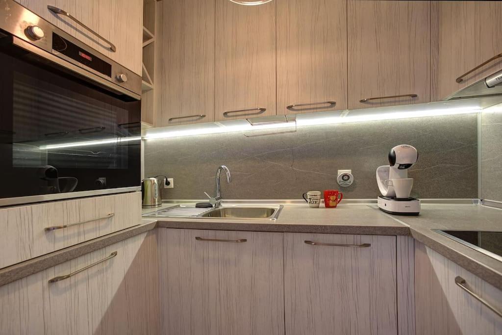 Spacious Home Office With Secure Garage In סופיה מראה חיצוני תמונה