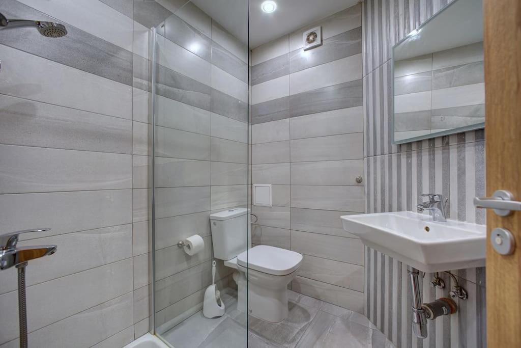 Spacious Home Office With Secure Garage In סופיה מראה חיצוני תמונה